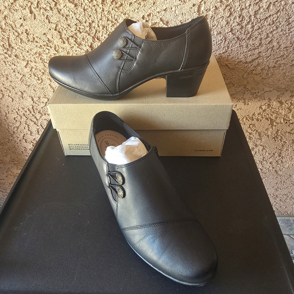NIB Clarks Emslie Warren Slip On Loafer With 2" Block Heel